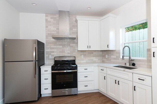 Building Photo - Live Oak 31-35