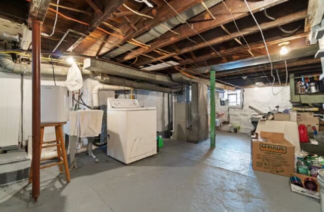 Building Photo - Newly Renovated 2 Bed, 1 Bath Home - Centr...