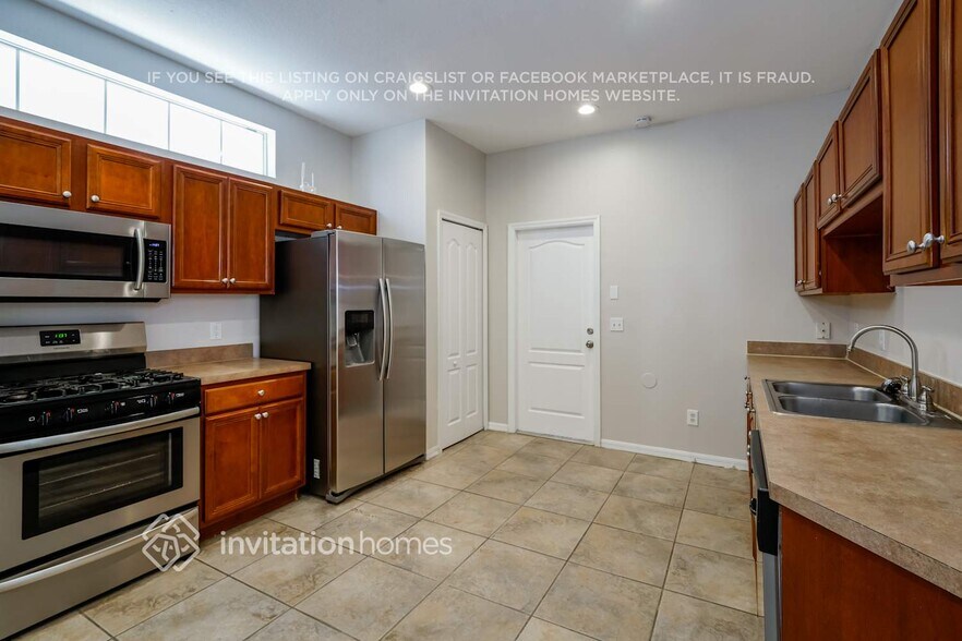 Building Photo - 5019 Bridgeway Ln
