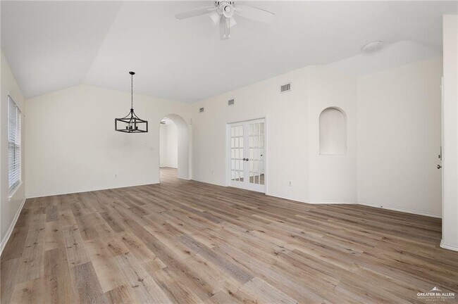 Building Photo - 15 Santa Idalia Cir