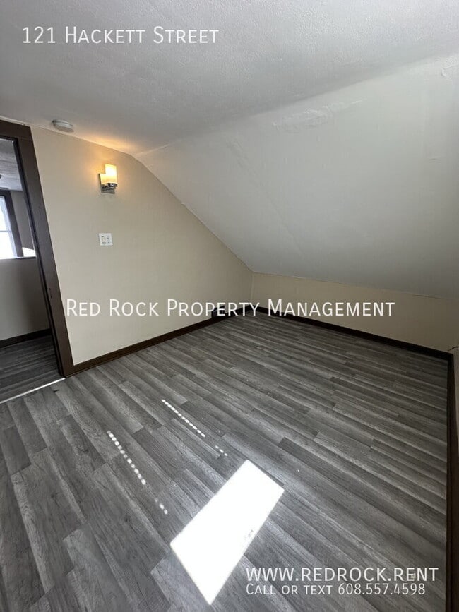 Building Photo - 121 Hackett St