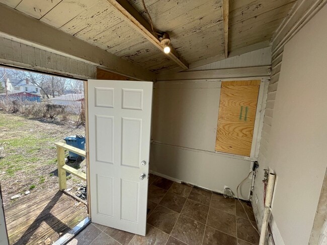 Building Photo - Newly Remodeled 3-Bedroom House