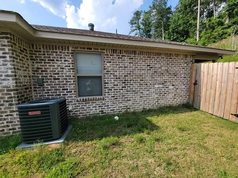 Building Photo - 244 Skylane Dr