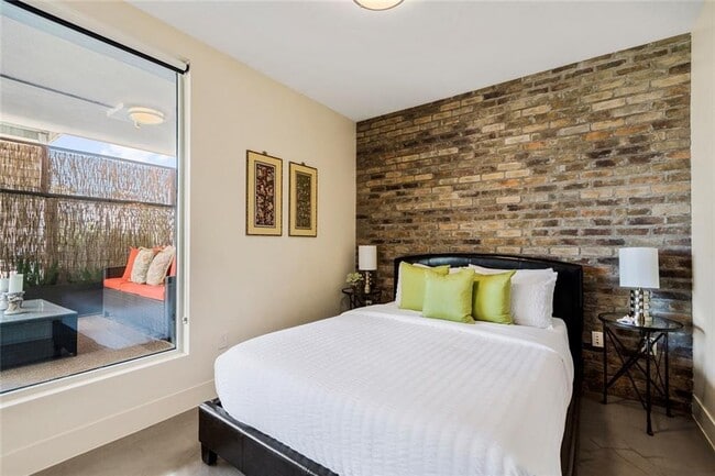 Building Photo - 800 Brazos St