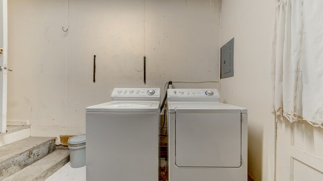 Building Photo - 56 E 52nd St