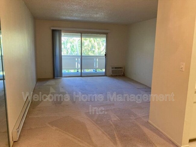 Building Photo - 1305 Boulevard Way