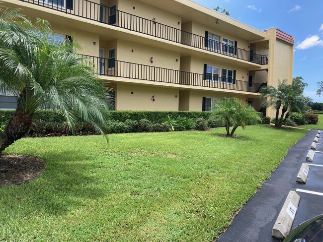 Building Photo - 1085 Forest Lakes Dr