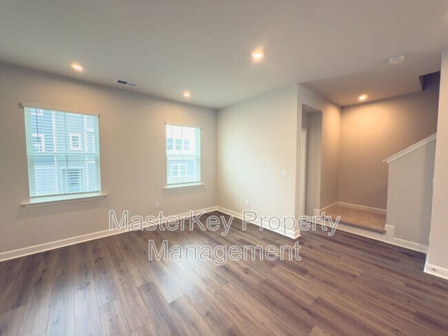 Building Photo - 804 Hillfarm Dr
