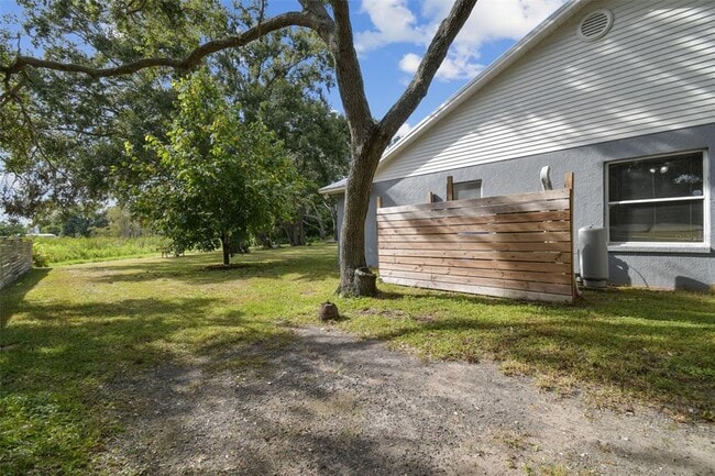 Building Photo - 15410 Manning Dr