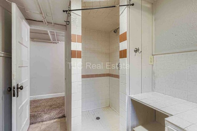 Building Photo - 1665 Jasmine St