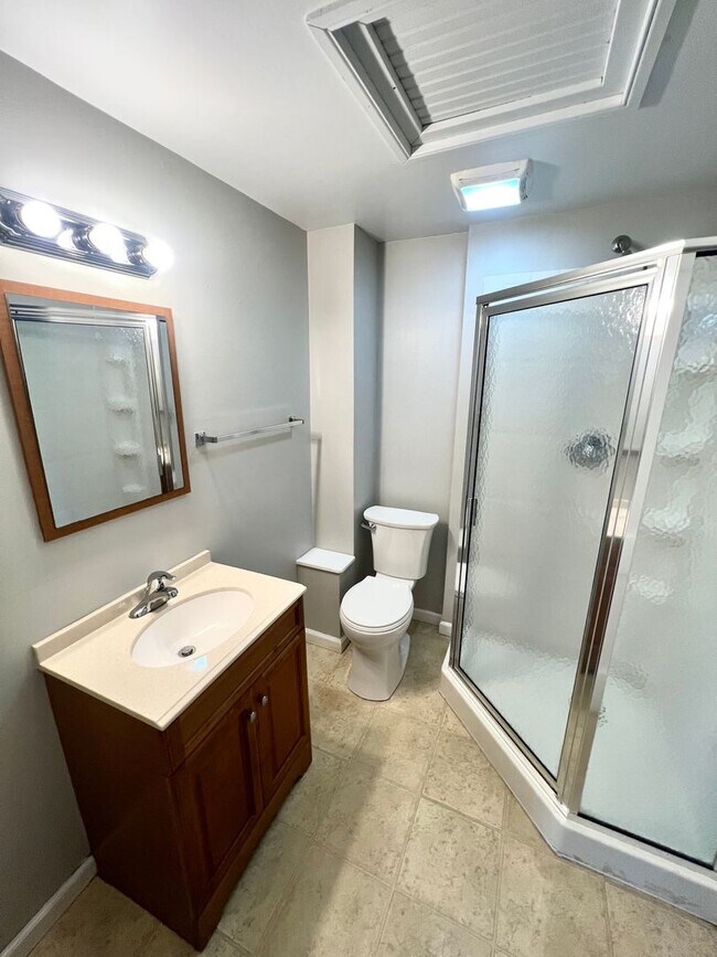 Building Photo - Charming 2 Bedroom, 1 Bath Home - Presente...