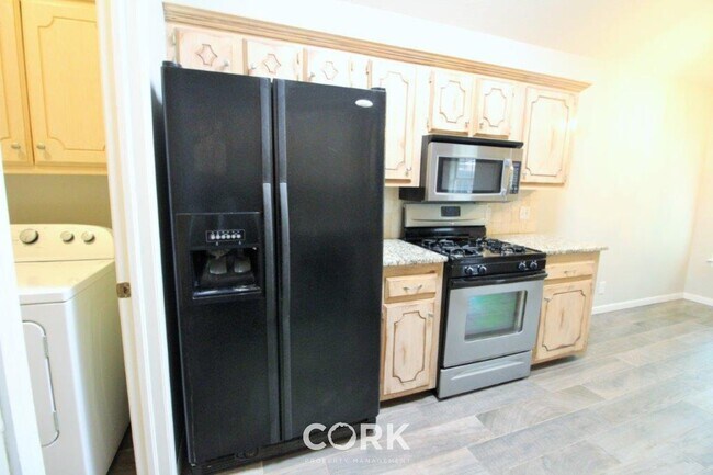 Building Photo - 927 Castle Rd