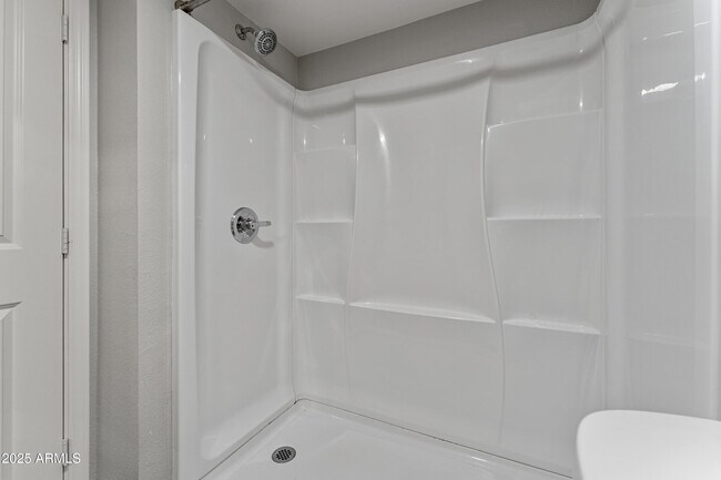 Building Photo - 3025 N 32nd St