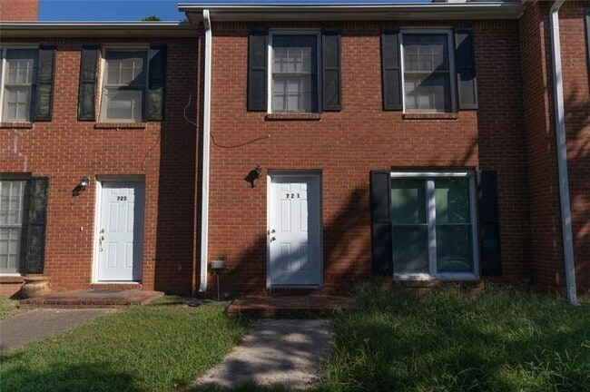 Primary Photo - 721 Redland Dr