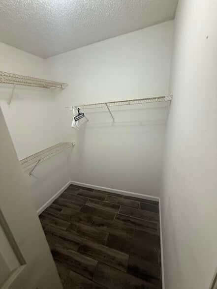 2nd bedroom, walk-in closet - 606 Ridge Creek Dr