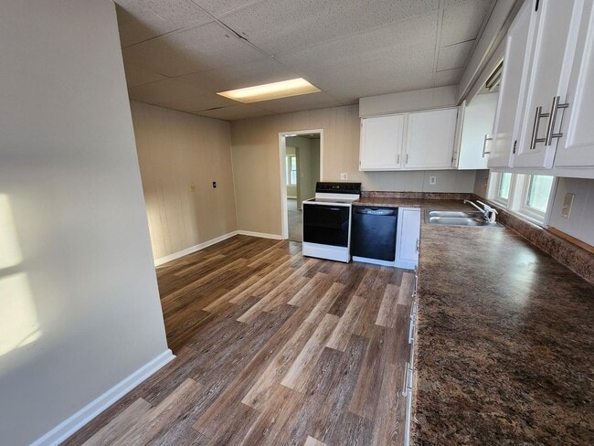 Building Photo - Newly updated 3 Bedroom 2 Bathroom Home-Located in Perry,IA