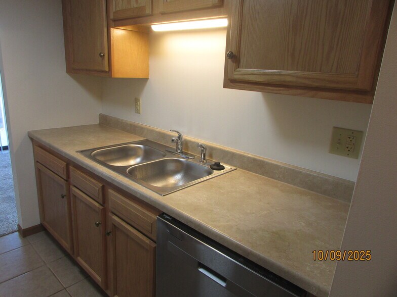 Primary Photo - 1120 Eagle Feather Cir