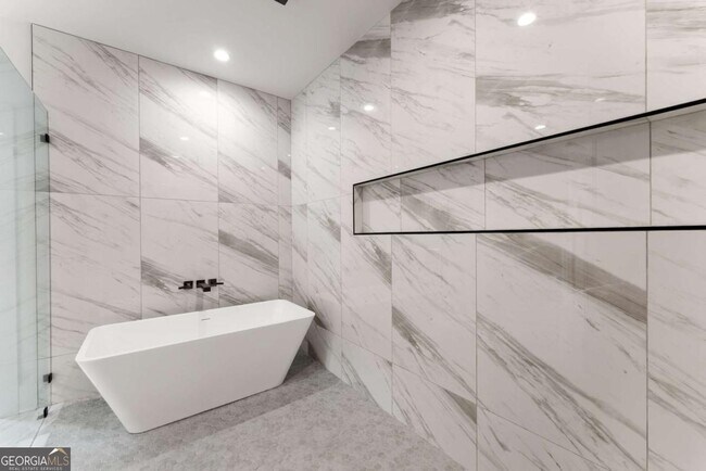 Building Photo - 151 S Pointe Dr