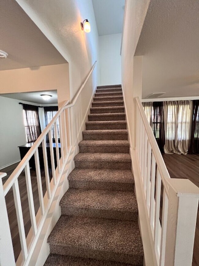 Building Photo - NorthPark / Taylor, TX / 4 bedrooms / Approx 2932 sq. ft. / Refrigerator / Washer & Dryer / New C...