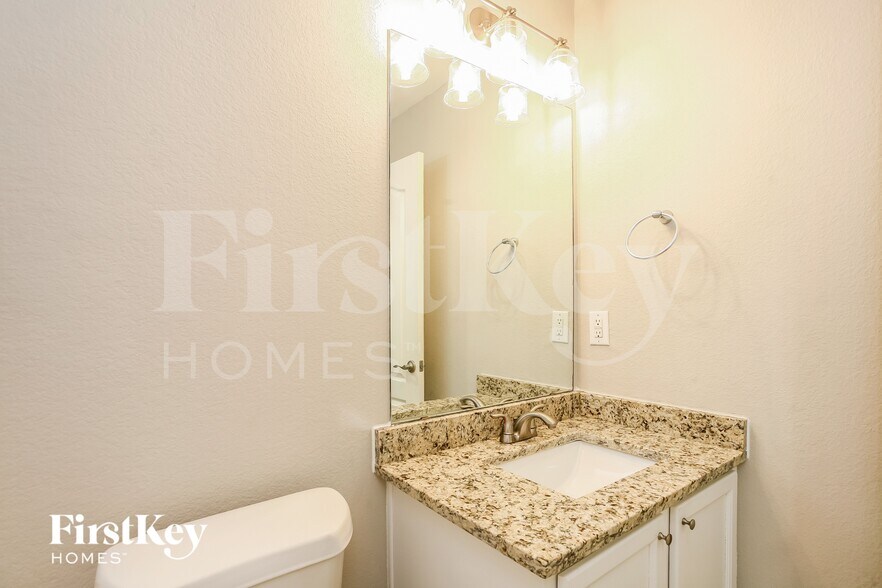 Building Photo - 225 Grant Dr