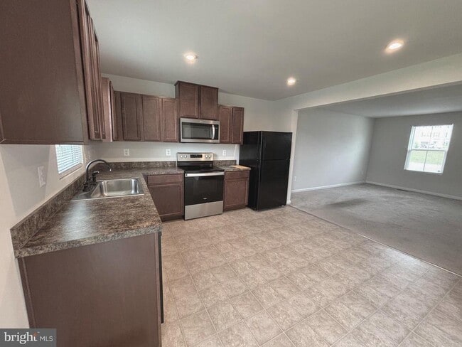 Building Photo - 57 Sebago Pl
