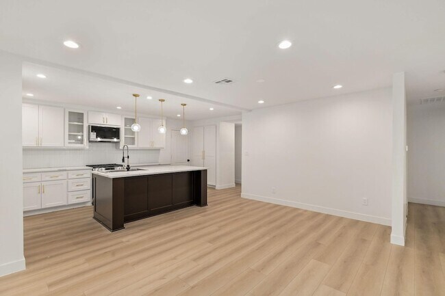 Building Photo - 7414 Janak Dr