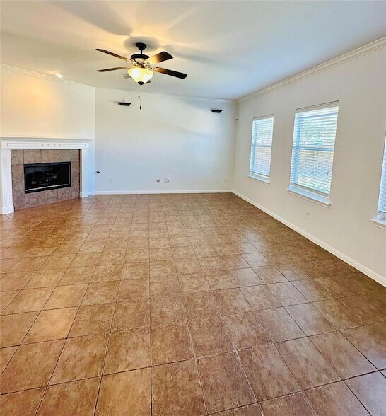Building Photo - 2800 Canyon Valley Run