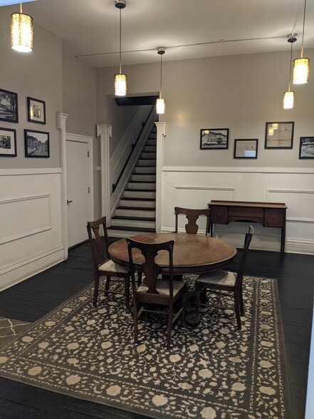 Commons area on second floor entry way - 10 N Park Pl