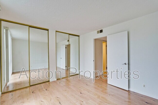 Building Photo - 181 Del Medio Ave