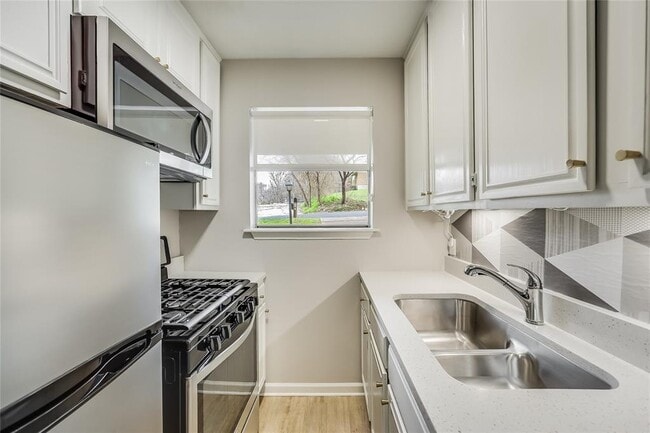 Building Photo - 1612 Elmhurst Dr