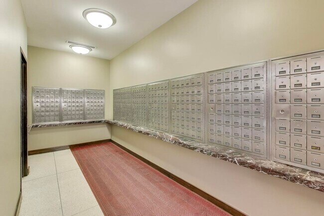 Building Photo - 5455 N Sheridan Rd