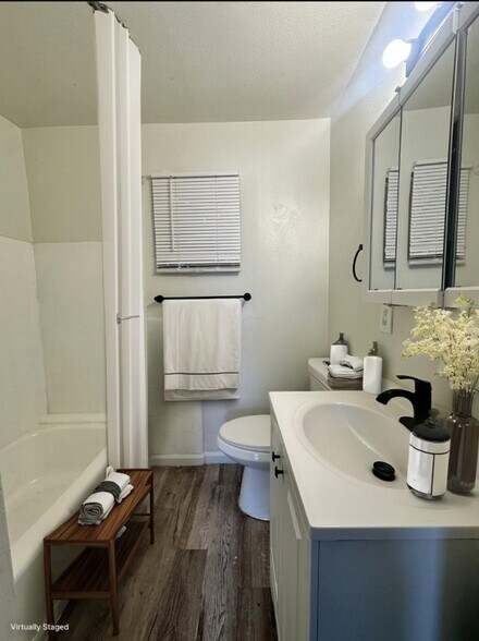 Building Photo - 150 S Main St