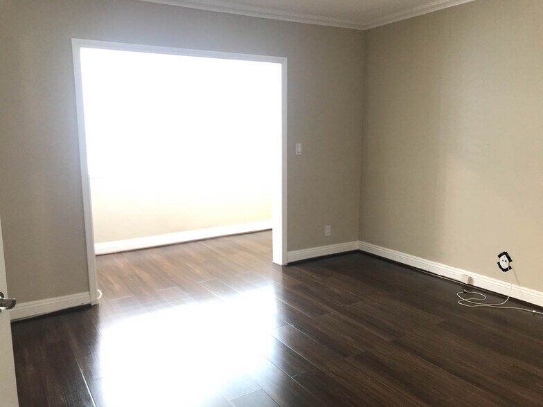 sun-room - 1126 N Central Ave