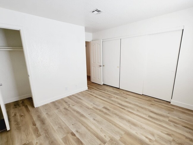Building Photo - 2617 S Durango Dr