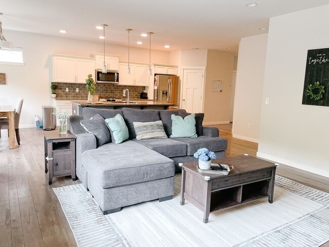 Building Photo - 4 Bedroom Home in Silverdale's Woodbridge Crossing!