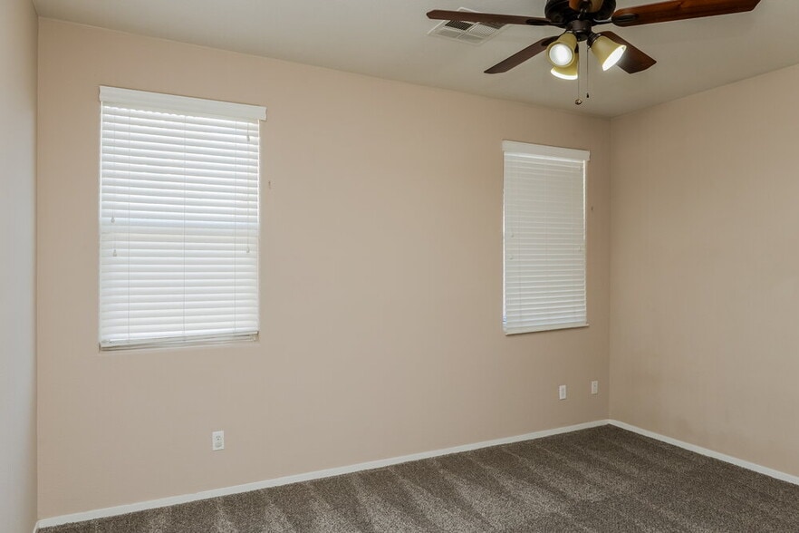 Building Photo - 332 Plum Horse Ave