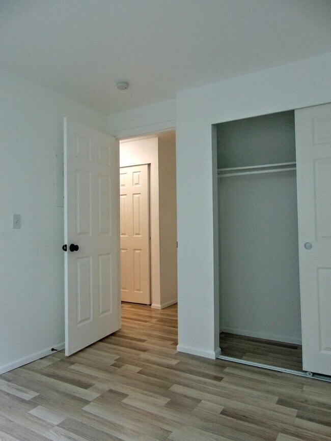 Building Photo - Beautifully Updated 2 Bedroom/2 Bath Renton Condo!