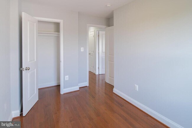 Building Photo - 704 Ingraham St NW