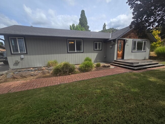 Building Photo - 3 bed 2 bath Family Home for Rent in Grant...