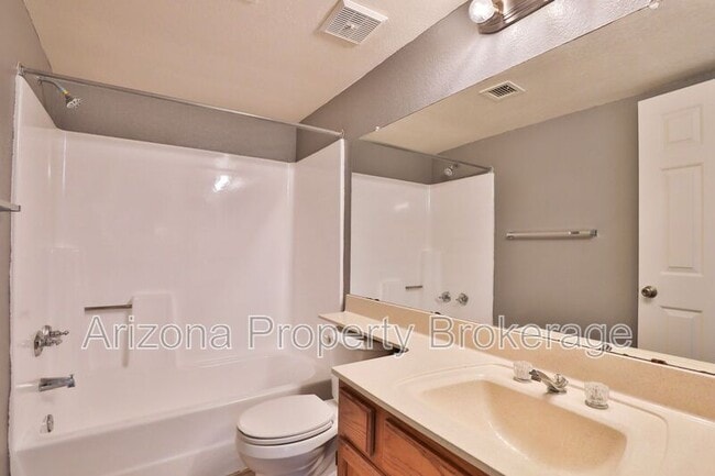 Building Photo - 1653 E Cindy St