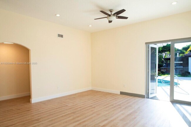Building Photo - 6598 NW 113th Pl