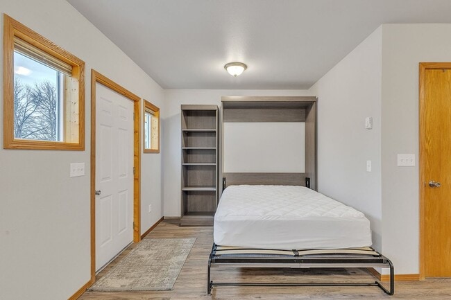 Building Photo - $1,150/month |Fully Remodeled Ground Floor...