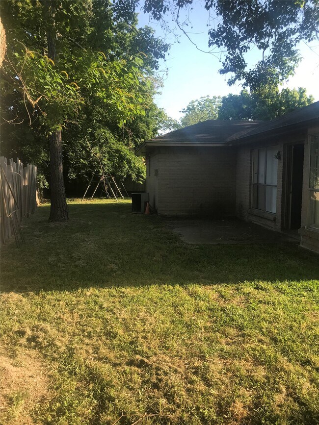 Building Photo - 7311 Caracas Dr