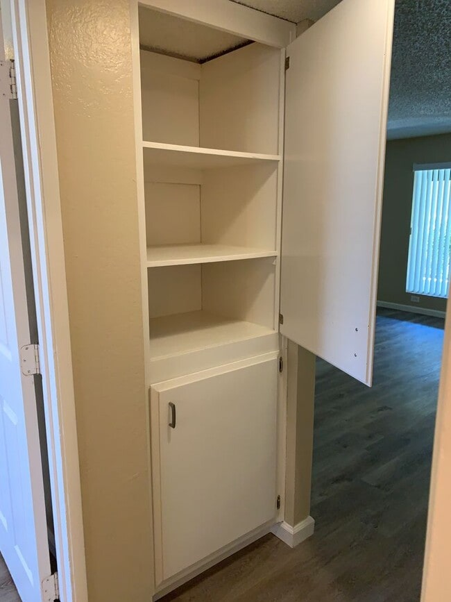 Building Photo - 4401 Parkwood Ct