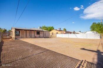 Building Photo - 121 E la Cienega Ave