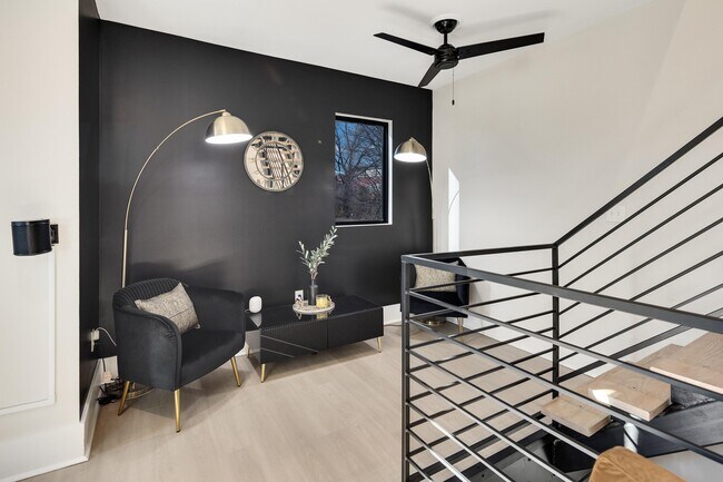 Building Photo - 400 E Pontotoc Ave