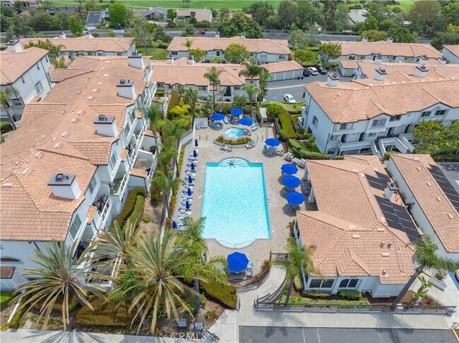 Building Photo - 30902 Club House Dr