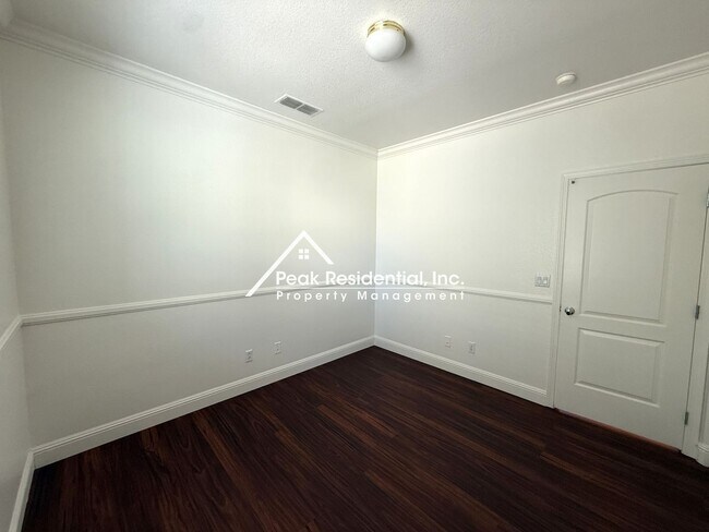 Building Photo - Charming 4 bedroom 2 bathroom home in Elk Grove!
