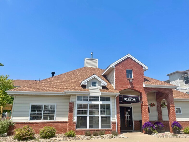 Brickyard Apartments 20 Brickyard Dr Bloomington IL 61701 Apartment