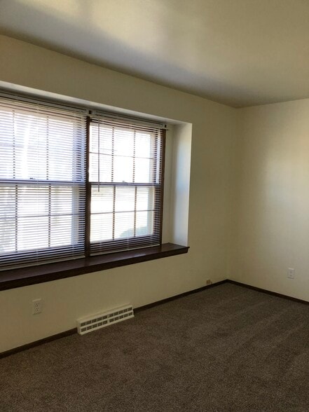 Building Photo - 6761 N 55th St